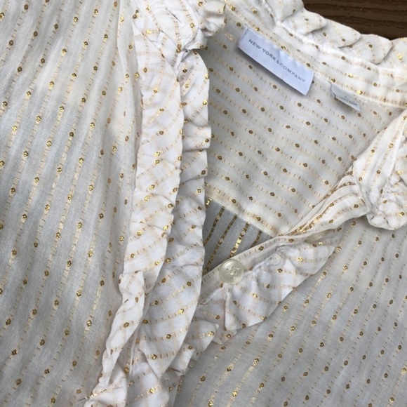 NY&Co off white/metallic gold pinstripe ruffle top - Picture 6 of 7
